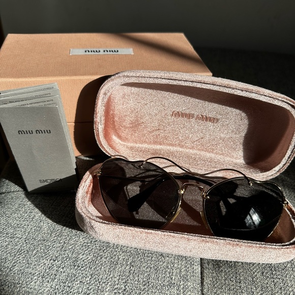 Authentic Miu Miu oversized Cat eye Sunglasses - Picture 3 of 5